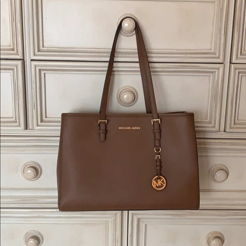 Michael Kors Jet Set Travel LG EW Tote Luggage